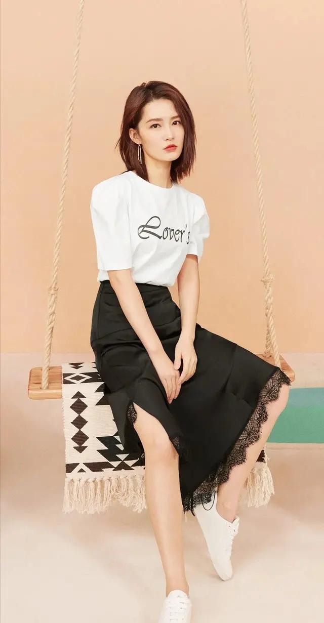 29歲李沁穿搭太吸睛！既能成熟性感也能俏皮活潑，每一套都美翻了 娛樂八卦吃瓜 第7张