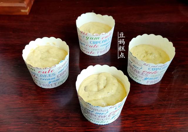 蒸或烤都可以，用2根香蕉做早餐蛋糕，簡單一拌，又酥又香 熱愛美食 第11张