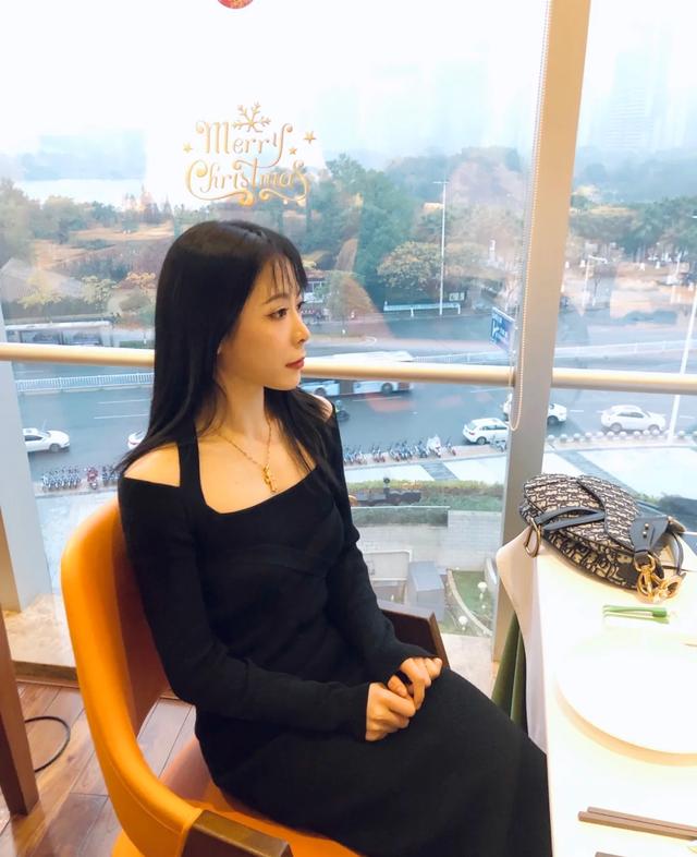 蜂腰蜜臀+小鳥臂，江西女私教曲線身材讓人羨慕，纖細手臂有訣竅 健身減肥達人 第7张