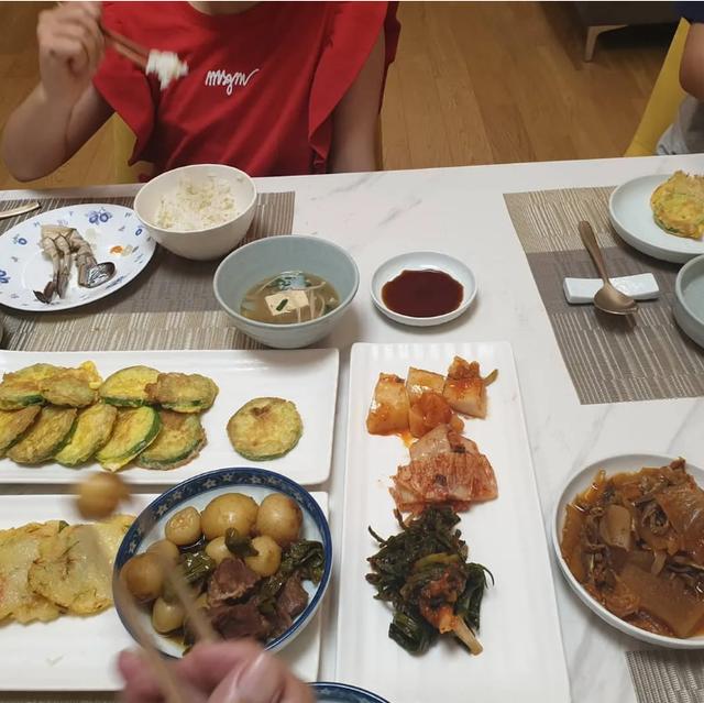 從紅遍亞洲到鄉下帶娃，50歲的李英愛刷新了我對豪門生活的認知 娛樂八卦吃瓜 第16张