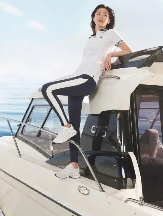 全智賢寫真曝光，基礎單品穿出大牌氣息，網友：這美貌哪像39歲？ 娛樂八卦吃瓜 第5张