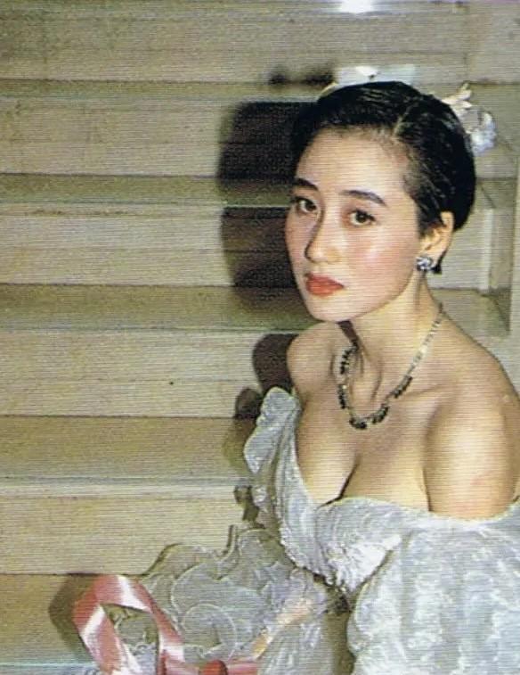 李連傑倆女兒近照曝光！濃妝艷抹打扮成熟，小女兒穿吊帶身材豐腴 娛樂八卦吃瓜 第4张