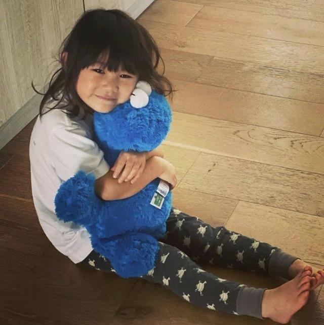 陳冠希曬全家合影，一家三口穿衣品味太好，陳冠希對女兒真是寵溺 娛樂八卦吃瓜 第6张
