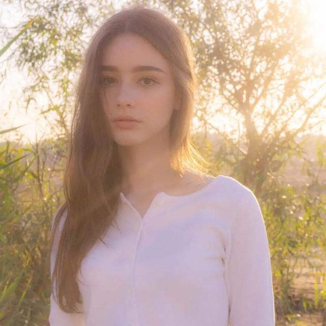 俄羅斯小仙女有多撩人？21歲美得不可方物，天使長相身材迷人 街拍正妹 第8张