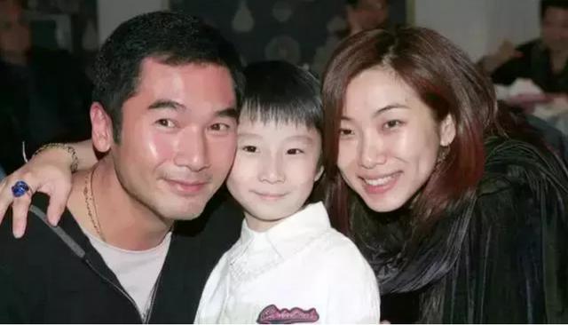 結婚12年假恩愛？「最丑港姐」與「第一魅力男神」為何發展成這樣 娛樂八卦吃瓜 第10张