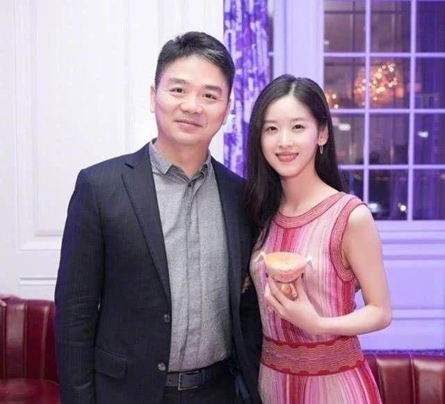 章澤天曬家中健身照！穿露臍背心配高腰短褲，身材太好不像生過娃 娛樂八卦吃瓜 第3张