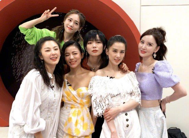 《乘風破浪的姐姐們》30人聚會！眾姐姐打扮太養眼，讓人眼花繚亂 娛樂八卦吃瓜 第2张