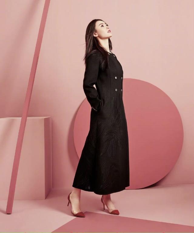 張柏芝復出後重拾事業心，拍雜志美艷十足，40歲秒殺年輕女星 娛樂八卦吃瓜 第4张