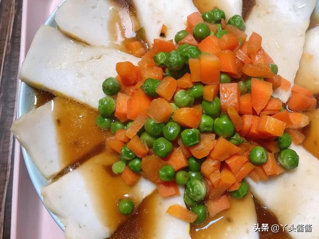 荆州鱼糕正宗吃法，教你制作金黄鲜嫩的荆州鱼糕