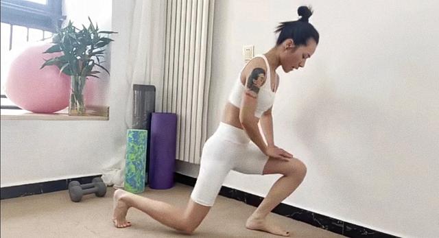 不深蹲無翹臀，3個深蹲變體練習，教你在家照樣練出女神蜜桃臀 街拍正妹 第5张