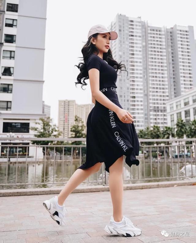 她身高178公分，顏值不輸明星，大圍度身材堪比模特，你喜歡嗎 街拍正妹 第6张