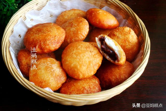 學86歲奶奶做拿手小吃，炸糖糕，1個碗1個勺，簡單實用還不會出錯 熱愛美食 第20张