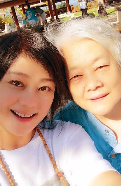 何靜：經歷兩次刻骨情殤，賣房為前夫還債，現在人生狀況怎樣？ 娛樂八卦吃瓜 第10张