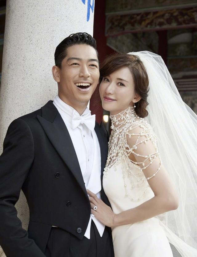 林志玲結婚2年肚子仍舊「沒動靜」，和丈夫登雜志封面，依舊很美 娛樂八卦吃瓜 第8张