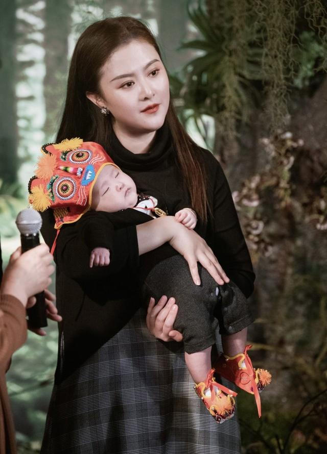 沈騰3歲兒子正臉罕見曝光，笑起來神態似沈騰翻版，肉嘟嘟的超萌 娛樂八卦吃瓜 第8张