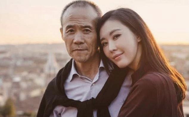 71歲王石當爸了？小30歲嬌妻田朴珺生下寶寶，夫妻倆帶娃逛街 娛樂八卦吃瓜 第2张