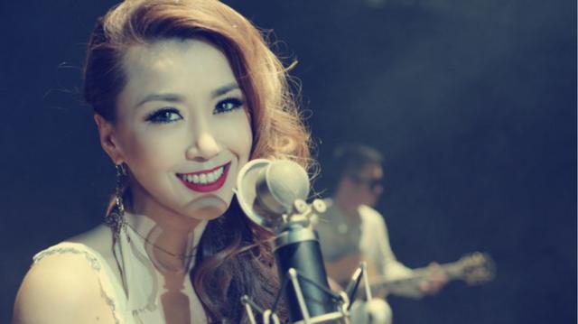 從神曲女王到「瘋婆子」，用水杯打傷主持人的王蓉，經歷了什麼 娛樂八卦吃瓜 第5张