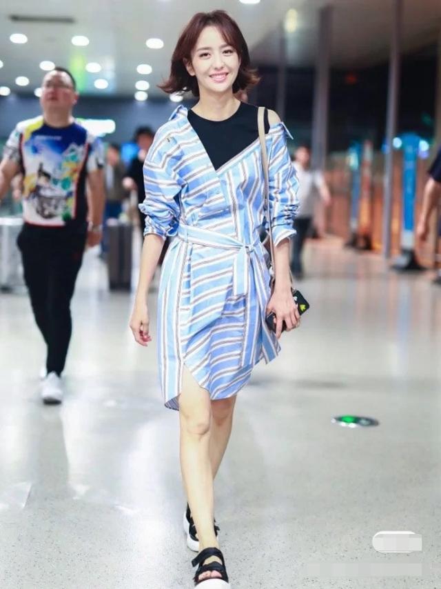 佟麗婭一襲白色禮裙亮相！跳起舞來優雅有魅力，充滿異域風情 娛樂八卦吃瓜 第6张