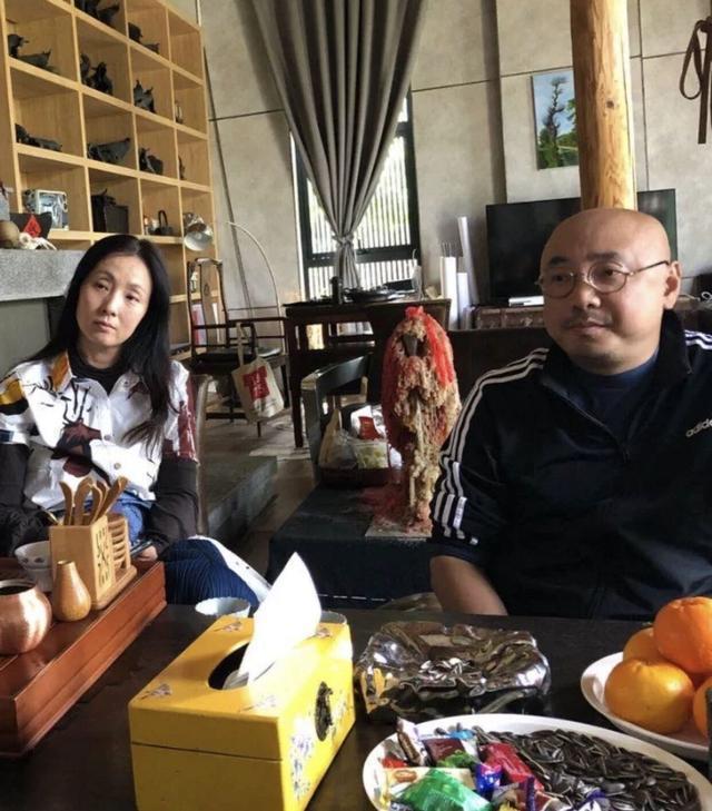 貌合神離？徐崢陶虹合體出遊被偶遇，18年婚姻後依舊沒放手 娛樂八卦吃瓜 第3张
