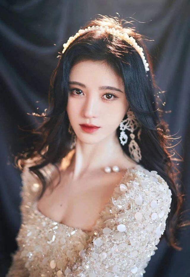 鞠婧禕美得過分！穿白色公主裙艷壓全場，腳踩30cm高跟鞋不簡單 娛樂八卦吃瓜 第9张