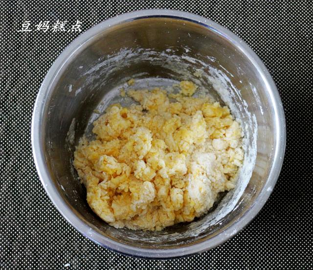 這糕點15元一斤，商場過年賣得火熱！自己在家做，照樣口口酥脆 熱愛美食 第9张