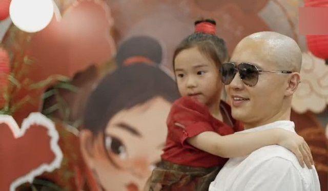 董璇高雲翔離婚後首合體，為女兒慶5歲生日，高雲翔剃光頭變路人 娛樂八卦吃瓜 第6张
