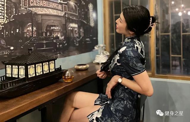 27歲的廣東女健身教練，身材健美有型，路上回頭率十足 街拍正妹 第3张