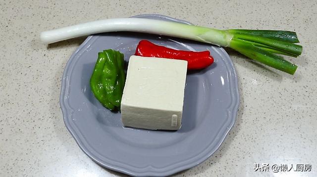 豆腐這樣做，沒有肉卻吃出肉味，燉一鍋真饞人 熱愛美食 第1张