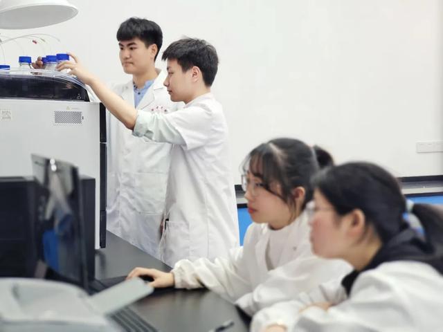 毕业季送喜欢的女生什么礼物,送给女生的毕业礼物推荐