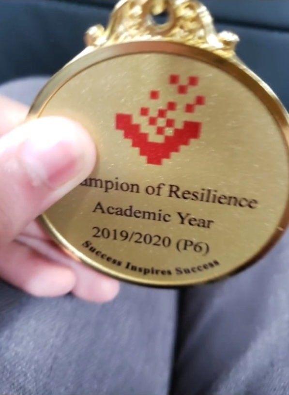 吳鎮宇兒子費曼小學畢業！一家三口參加畢業典禮，費曼胖的大變樣 娛樂八卦吃瓜 第4张