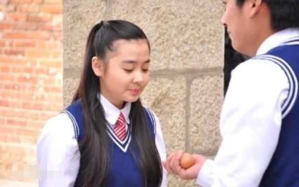 9歲出道，熒幕初戀是釋小龍，全網禁止她整容，今28歲長成這樣 娛樂八卦吃瓜 第8张