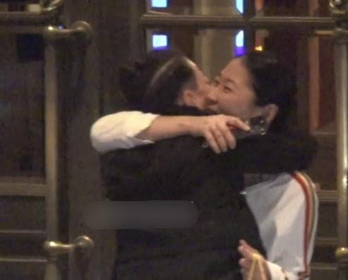 那英宋丹丹梁靜閨蜜團聚會，友情維持20年，那英罕見有了妹妹樣 娛樂八卦吃瓜 第7张