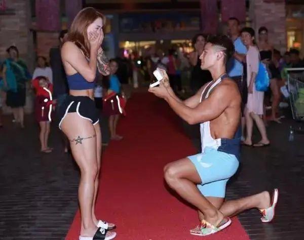「臀神」宋昱欣離婚！看到身材，網友直呼：是心動的感覺 街拍正妹 第3张