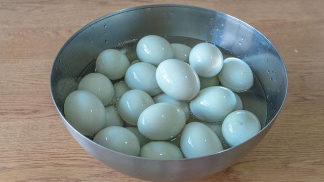 快速腌鸭蛋出油（鸭蛋这样腌保证100%流油起沙）