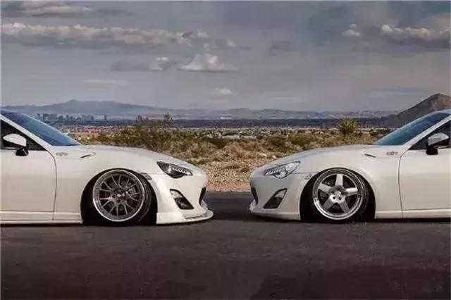 新款丰田86正式回归，27.78万起售，选它还是买BBA呢？