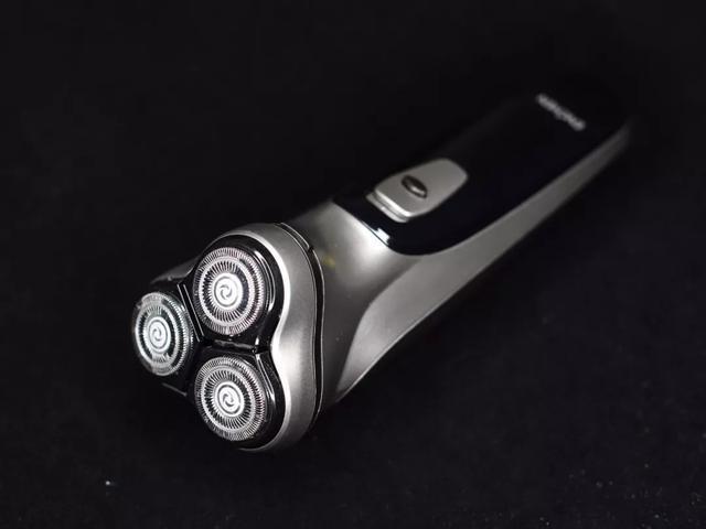 情人节送什么礼物给男朋友情人节女生送男生最好的礼物，含义：我就喜欢你不