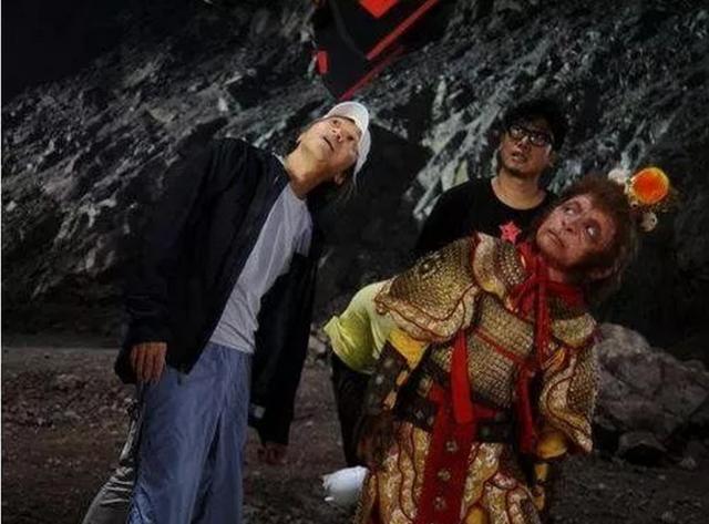 5歲父親離世，母親嫌他長得丑將其拋棄，卻被星爺挖掘一夜成名 娛樂八卦吃瓜 第6张