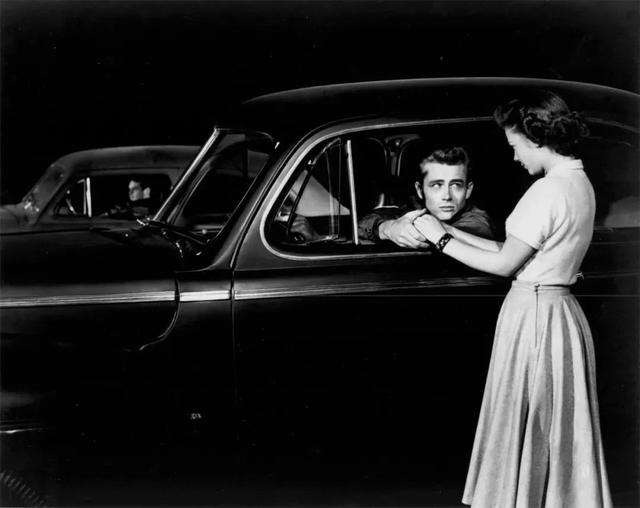 最近流行的断眉，差一口气就火的断眉