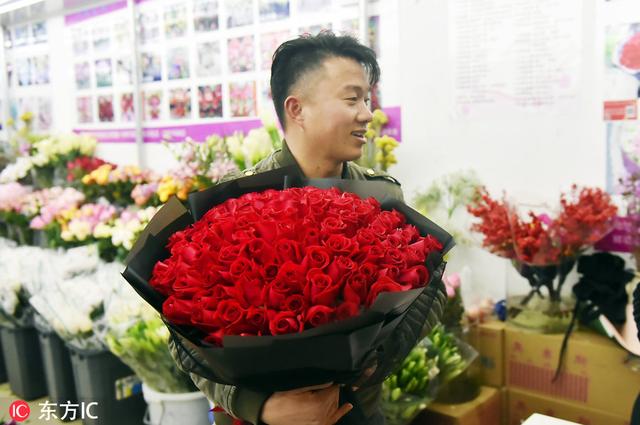 送给老婆情人节礼物直男的噩梦“情人节”要来了！一束玫瑰价格翻10倍