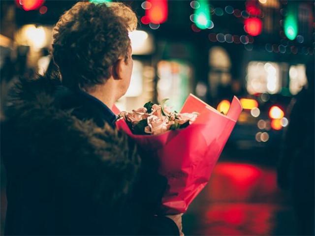 情人节该送什么礼物结婚手捧花一般多少朵