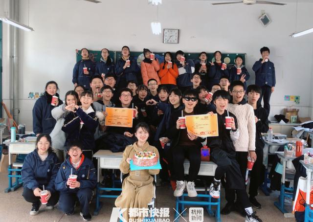 初三毕业礼物送什么好 毕业送什么礼物给班主任最有意义