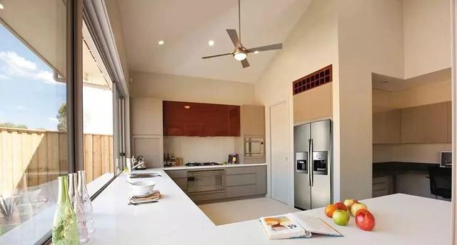 玻璃怎么擦才干净，怎样擦出来的玻璃又干净不落灰尘（在水里兑点“盐”）