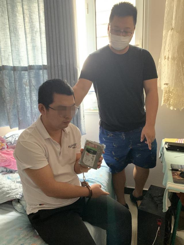 一个手机可与此同时登录好几个微信号码,还能大批量公布微信朋友