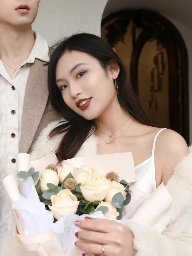 情人节女孩要送礼物你的情人节礼物选好了吗？