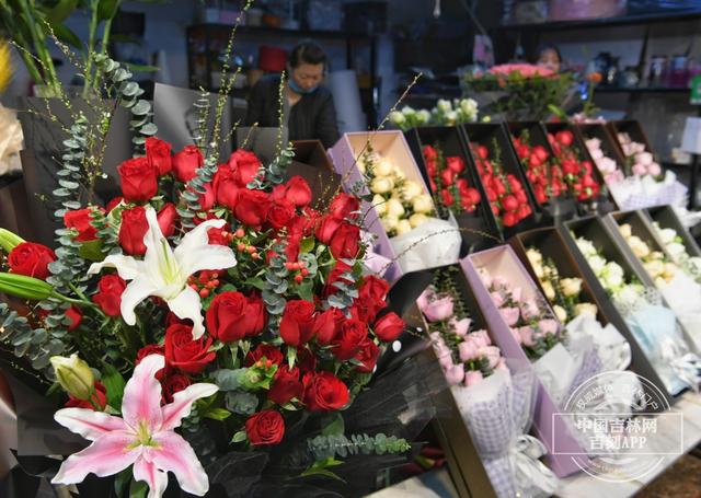 情人节送女孩什么礼物「吉镜头」大年初三情人节，鲜花你准备好了么？