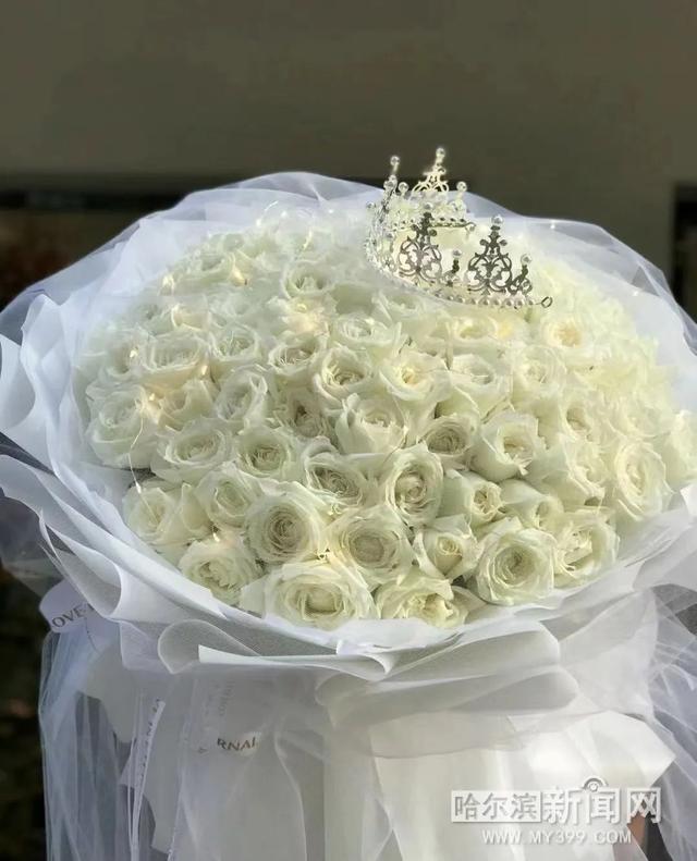 情人节送什么礼物给情人三八节鲜花价格“水涨船高”丨20枝玫瑰花束售价400元