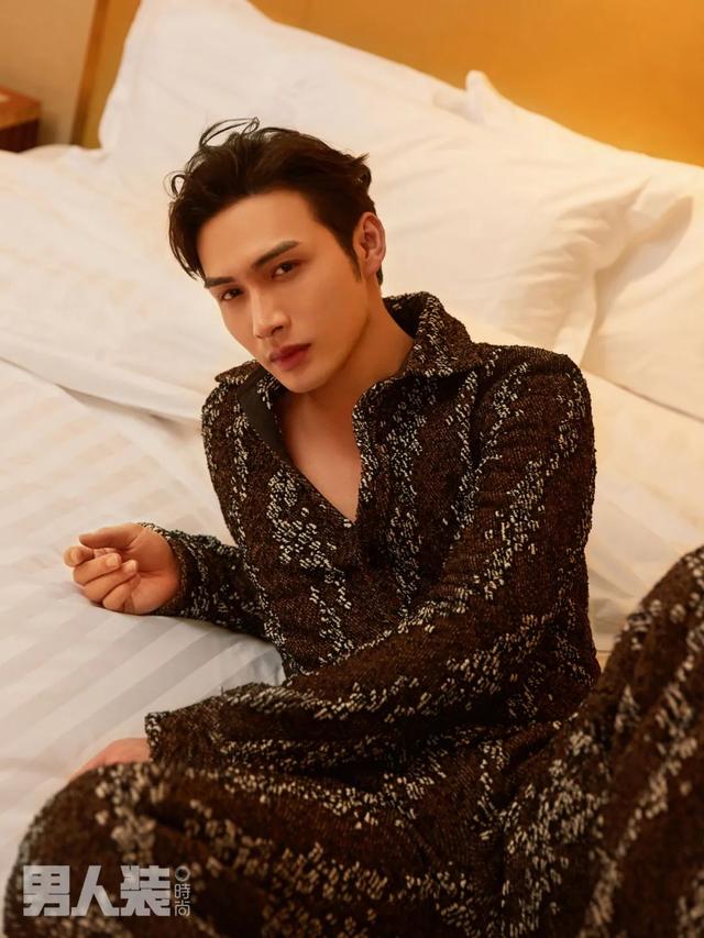 张彬彬是个好演员，但三句不离《英雄联盟》…