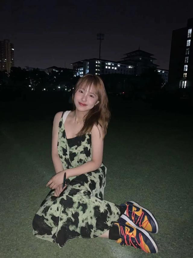 SNKR Girls送鞋丨翘臀还是长腿？球鞋女生们纷纷在夏天展示了自己的“隐藏级”