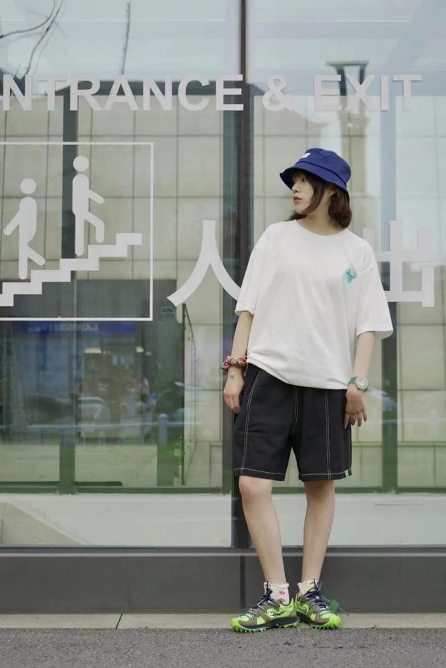 SNKR Girls送鞋丨翘臀还是长腿？球鞋女生们纷纷在夏天展示了自己的“隐藏级”