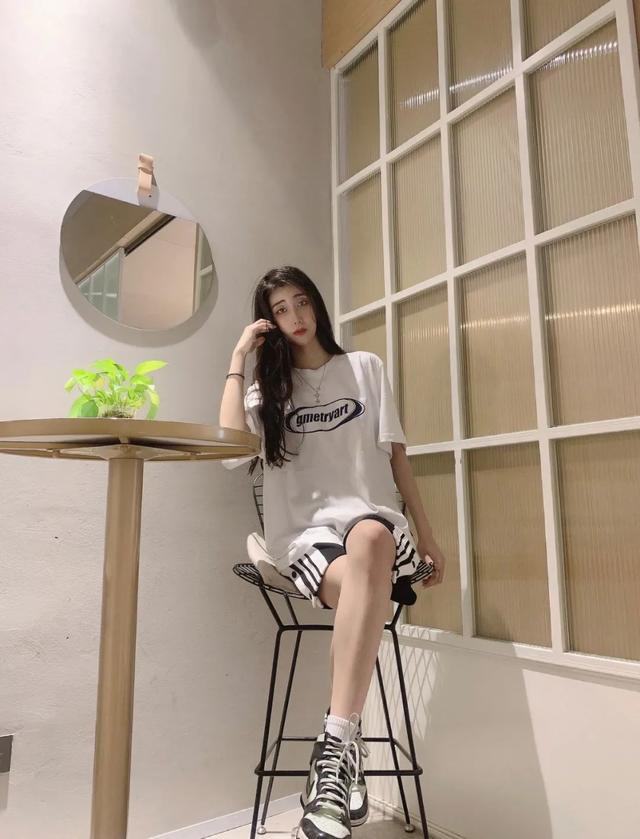 SNKR Girls送鞋丨翘臀还是长腿？球鞋女生们纷纷在夏天展示了自己的“隐藏级”